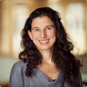 Lucie Cluver portrait