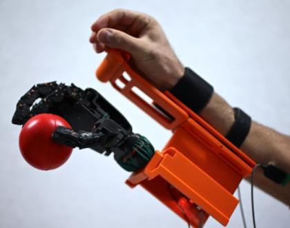 Cover image of Towards simpler, smarter artificial hands