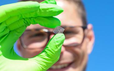 Cover image of Tiny biodegradable circuits for releasing painkillers inside the body